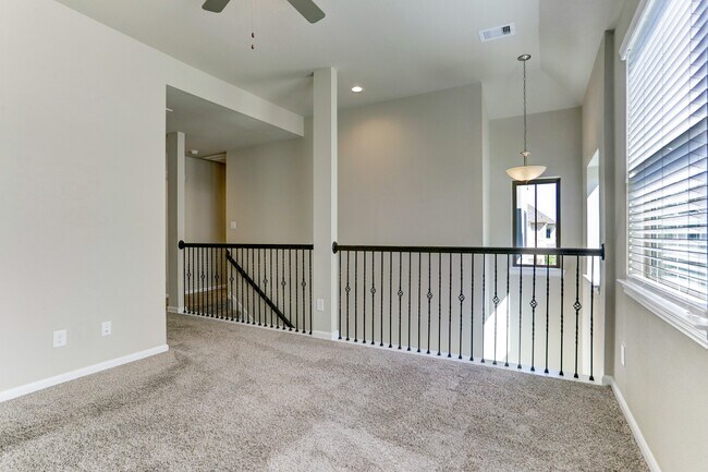 Building Photo - 2527 Terrace Point Dr