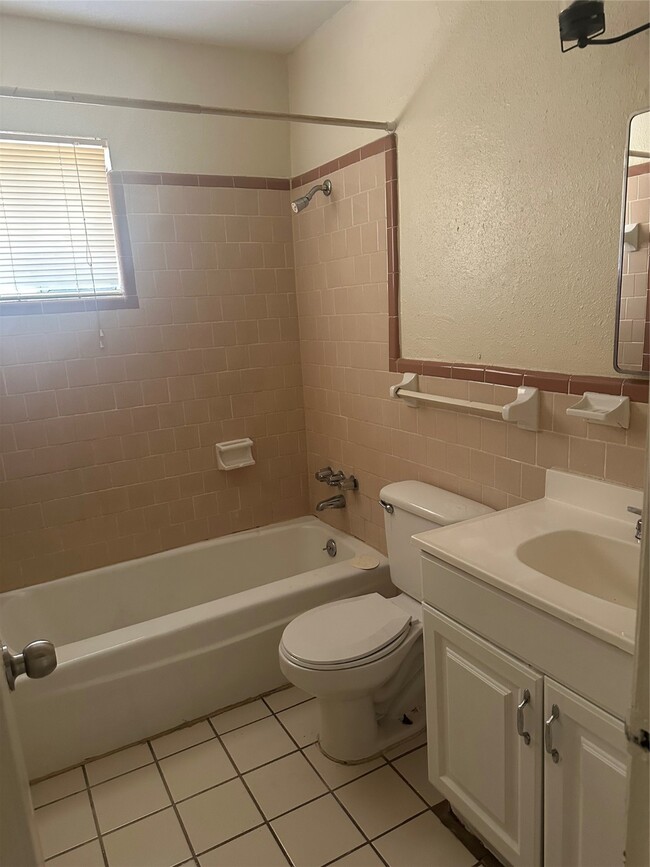 Building Photo - 5960 Ardmore St