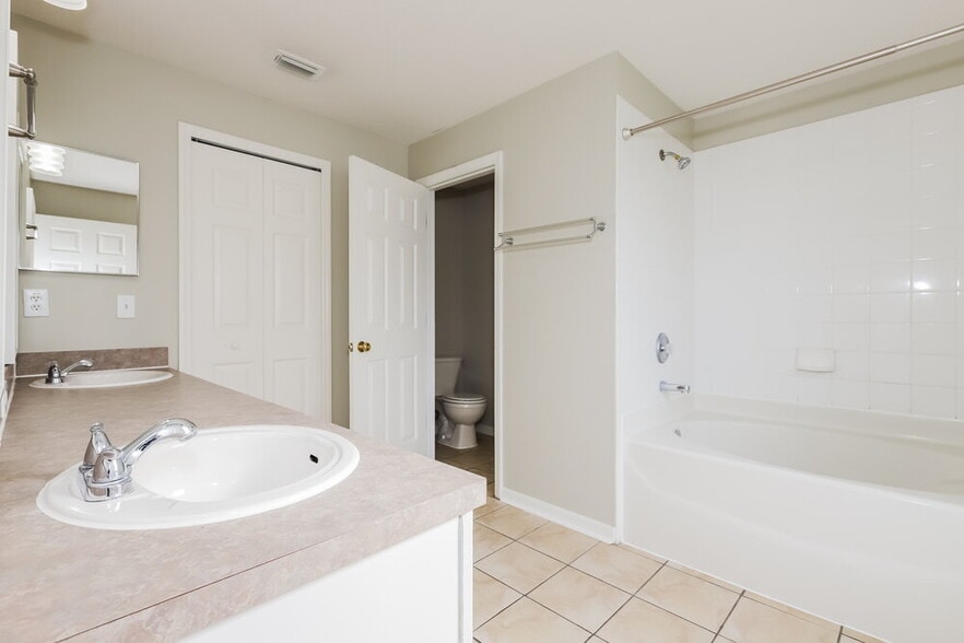 Building Photo - 30853 Sade Ct