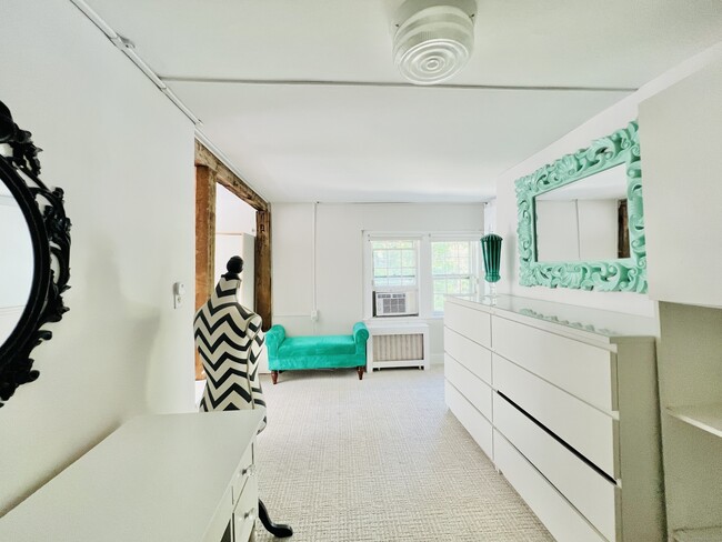 Building Photo - 301 Haviland Rd