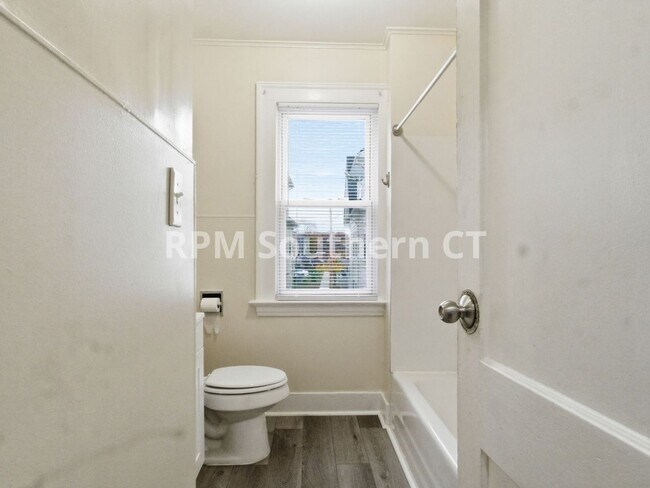 Building Photo - Court 48-2