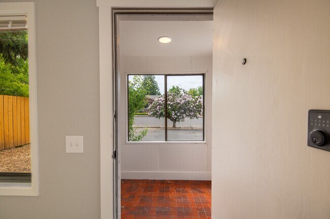 Building Photo - VPM2949D-3