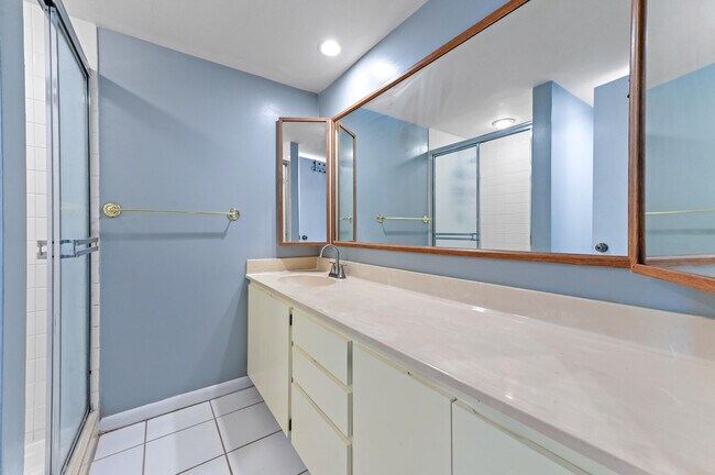 Building Photo - 619 6th Way