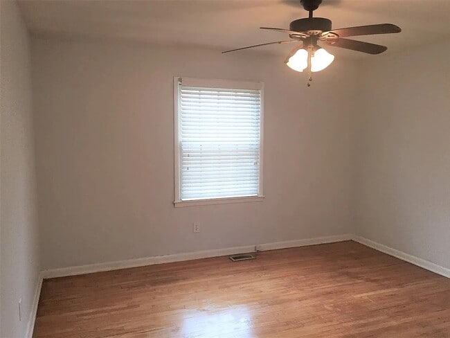 bedroom 1 - 407 Collins Ave