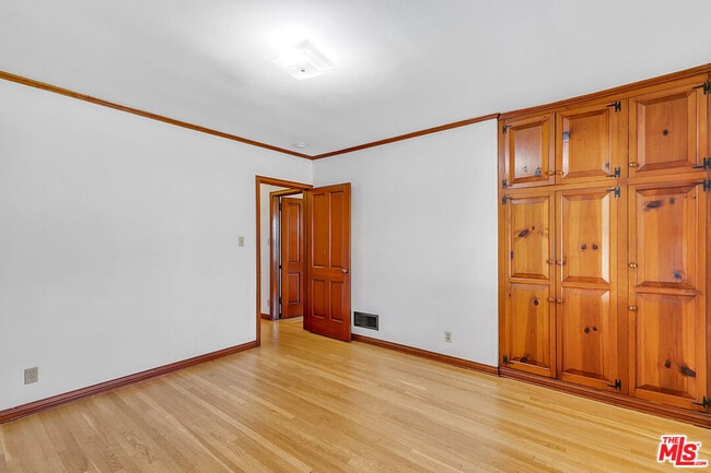 Building Photo - 15436 Camarillo St
