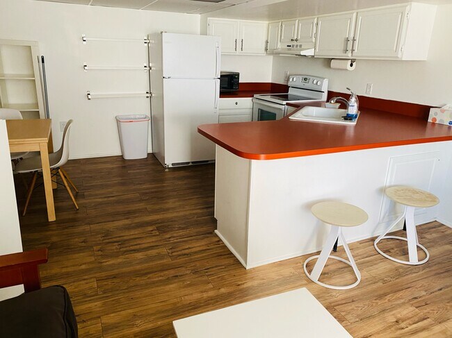 Primary Photo - 1138 Briar Ave