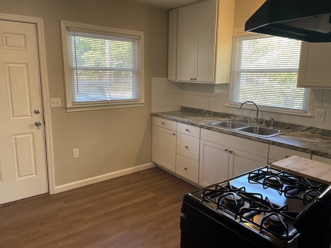 Kithchen - 411 W 4th St