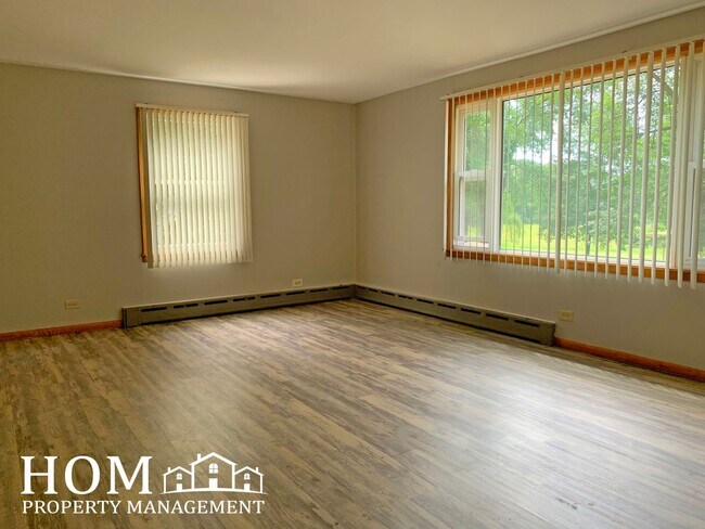 Building Photo - 4br/2ba Country House Available 7/1