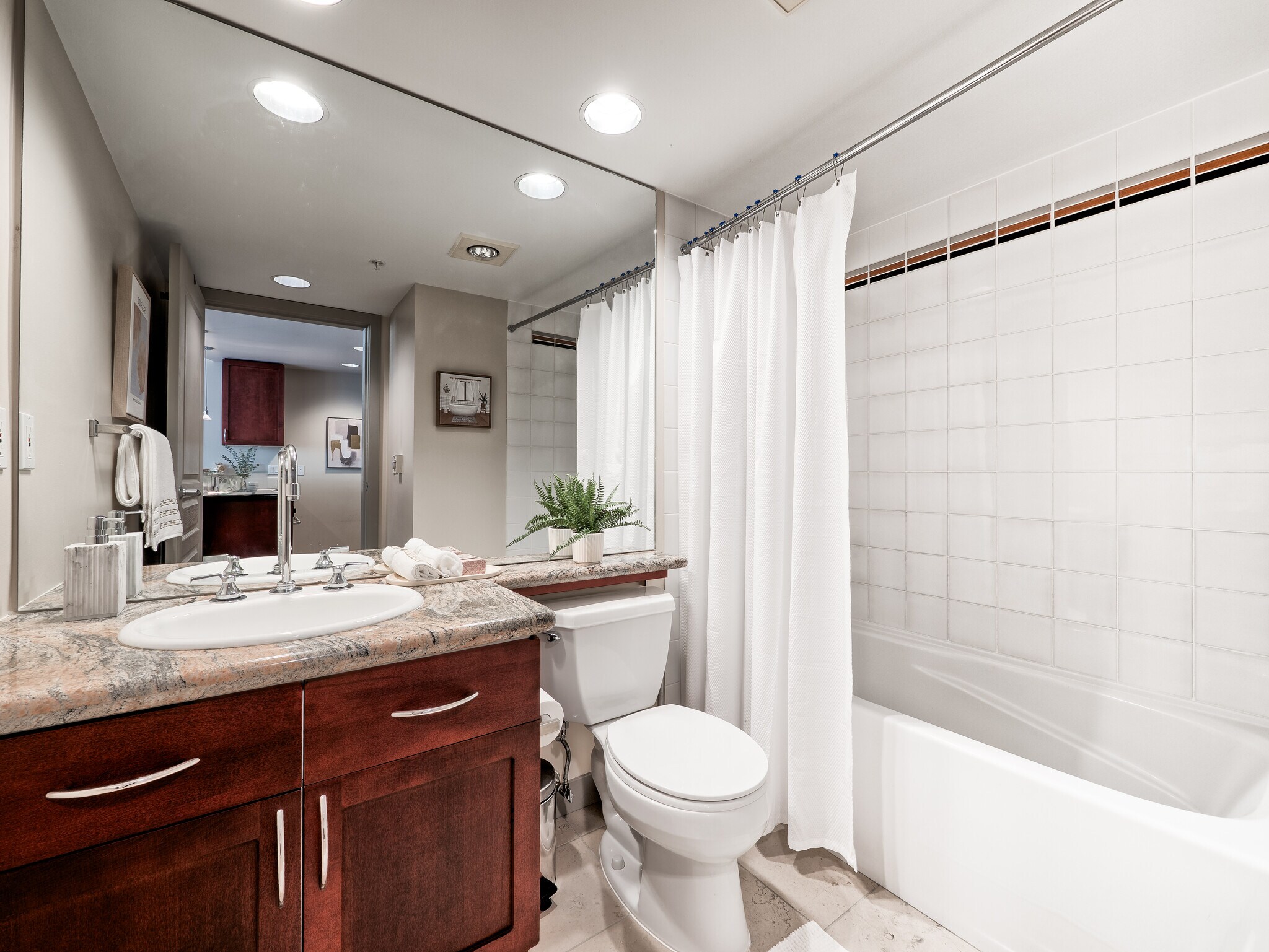 Meticulously maintained full bath featuring timeless materials and a crisp, clean aesthetic - 2929 1st Ave