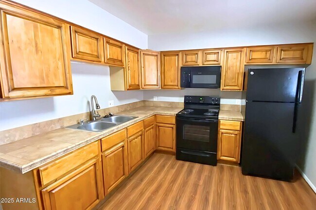 Building Photo - 208 S Doran