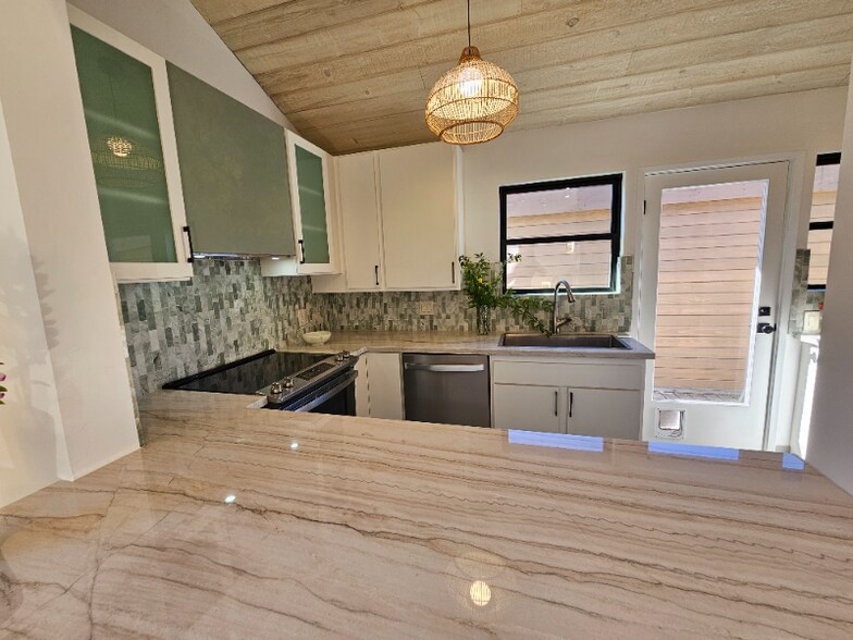 Building Photo - 520 10th St