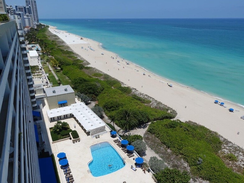 Location - Beautiful Miami Beach - 5555 Collins Ave