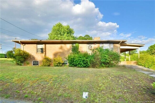 Building Photo - 49 Fenix Dr SW