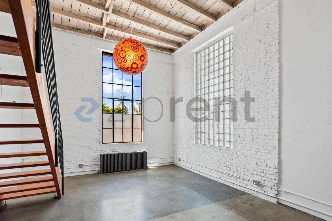 Building Photo - Unit 123
