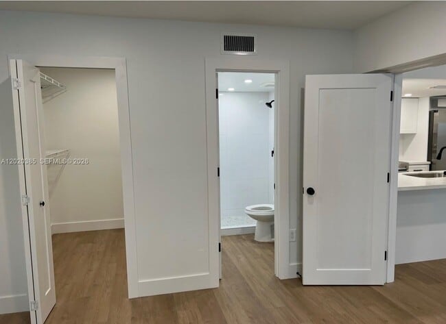 Building Photo - 16349 Ravenwood Pl