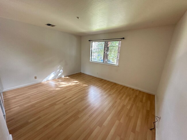 Building Photo - 1 Bed 1 Bath Condo In Walnut Creek