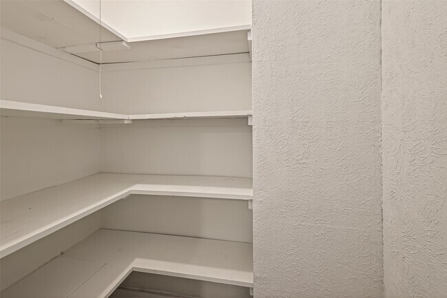 Building Photo - 3300 Yorktown St