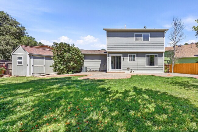 Building Photo - $2,595.95-4 Bed/ 3 Bath-Charming home in Colorado Springs with Central AC