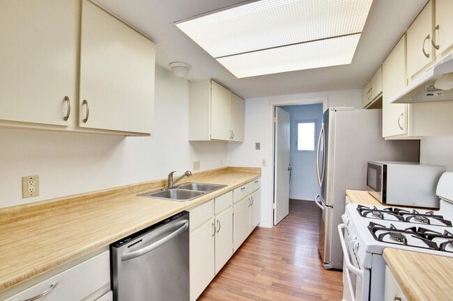 Building Photo - 8002 Croftwood Dr