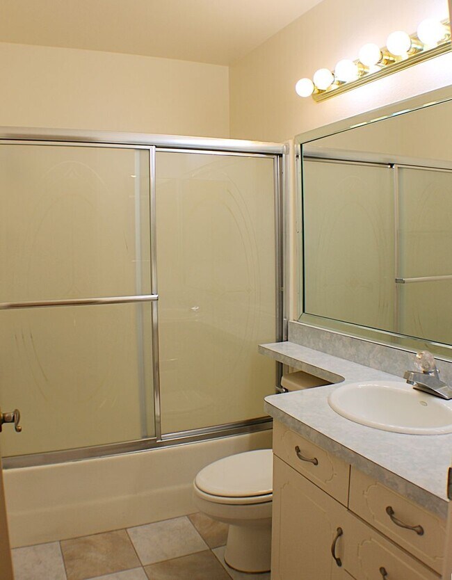 Building Photo - Beautiful Sun Lakes Country Club Home – 55+ Gated Community