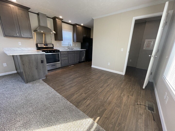 Building Photo - 38054 Versailles St