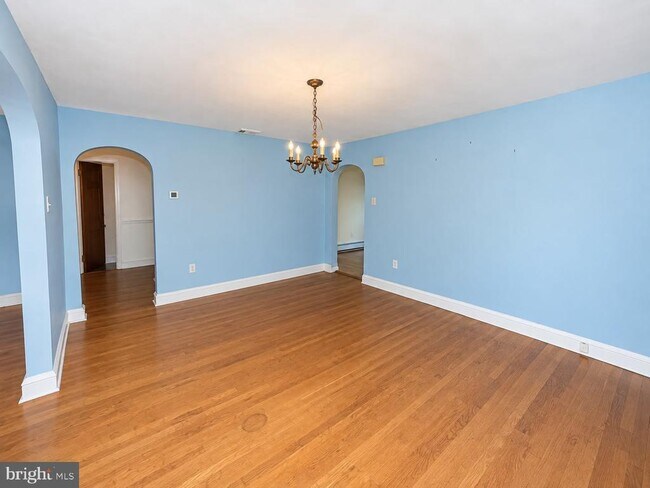Building Photo - 6797 Lawnton St