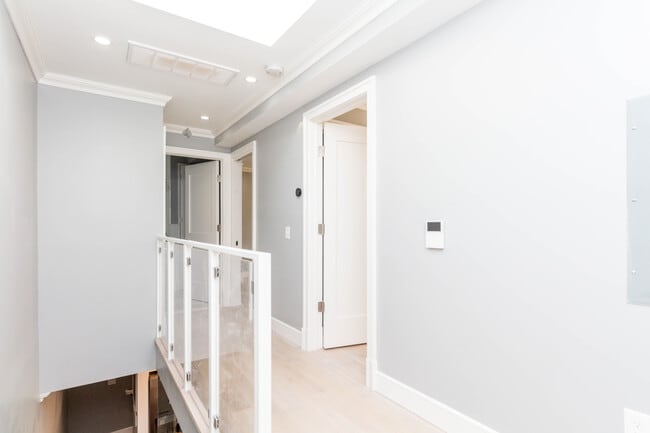 2nd floor - 313 Court St