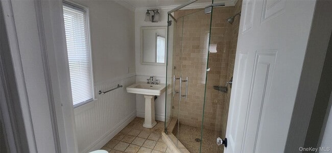 Building Photo - 1524 Express Dr S