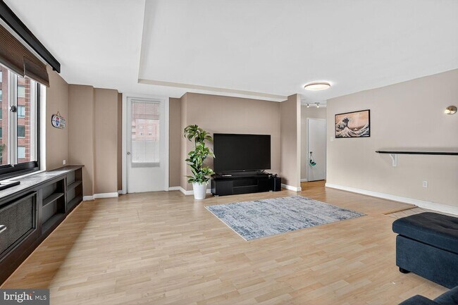 Building Photo - 1021 Arlington Blvd