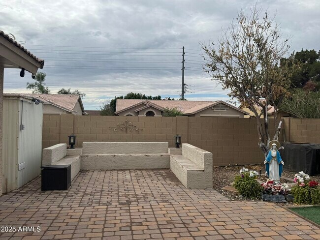Building Photo - 820 N Owl Dr