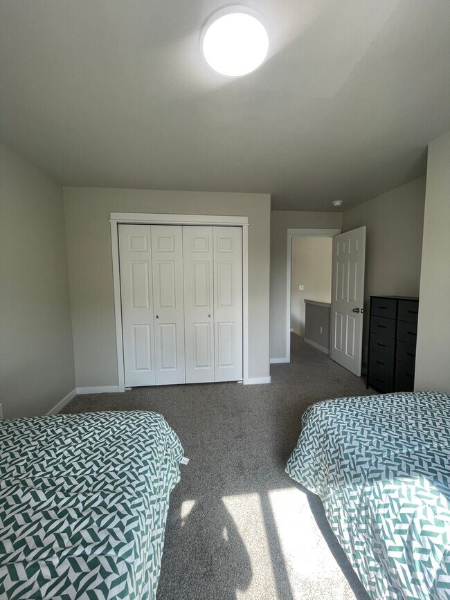 Building Photo - 2251 Ridgewood Dr