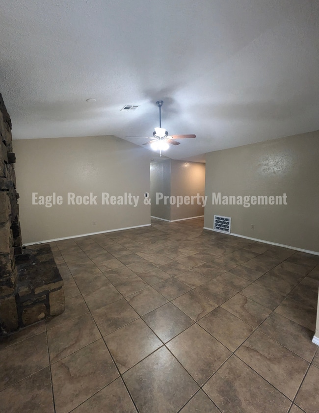 Building Photo - Tulsa House for Rent (3beds/2baths)