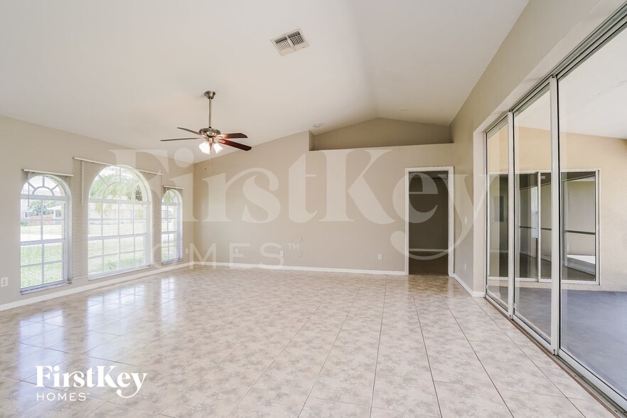 Building Photo - 8381 Bahamas Rd