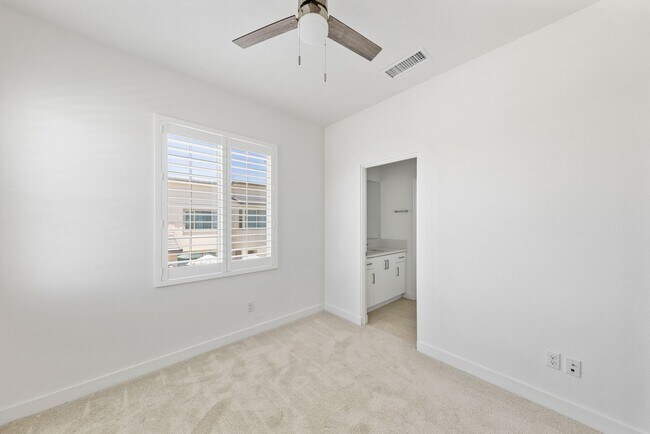 Building Photo - 35923 Hinkey St