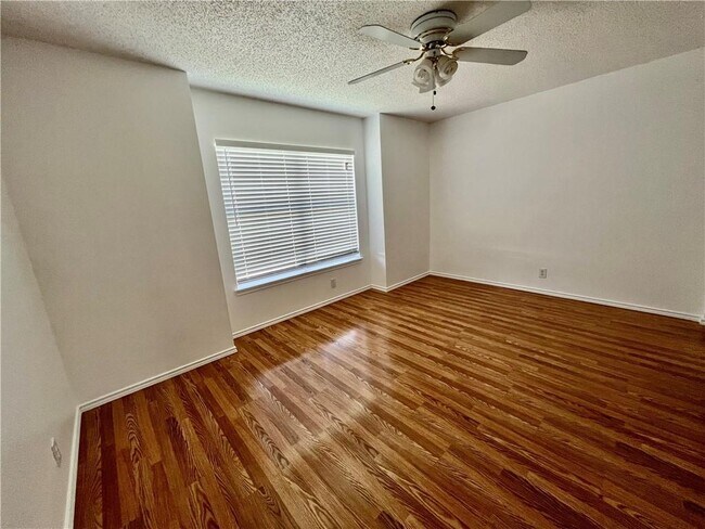 Building Photo - 1105 Jolie Ln
