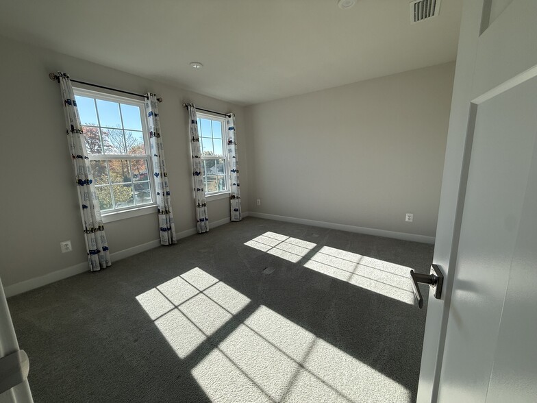 Building Photo - 440 Tree of Heaven Way