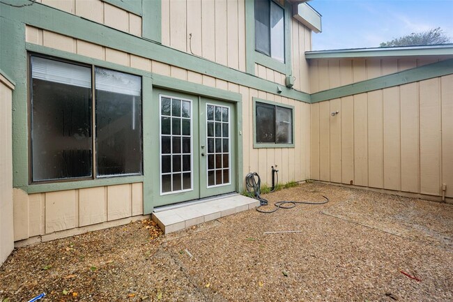 Building Photo - 9520 Quail Village Ln