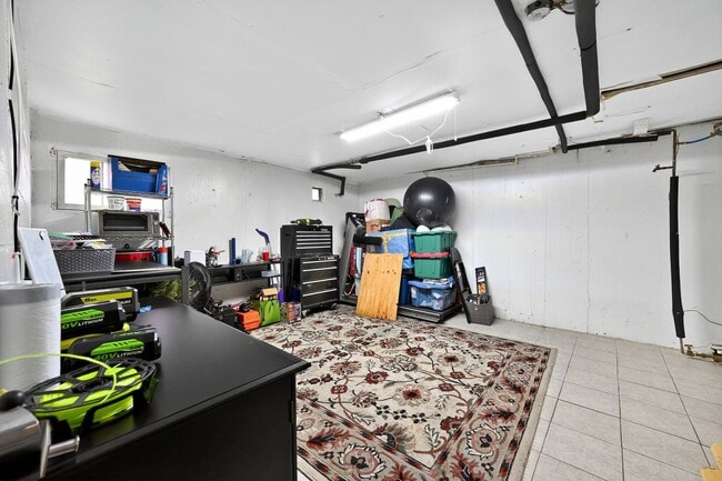Building Photo - 3 Bedroom, 1 Bath Smart Fully Furnished To...