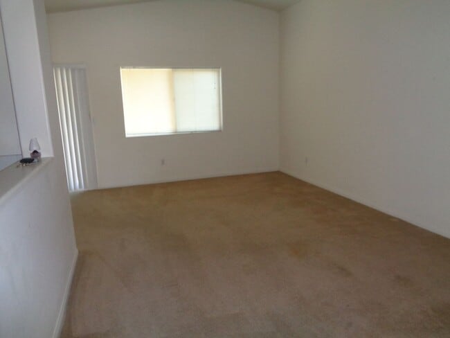 Building Photo - GRAND ISLAND PLACE---SEVEN OAKS ! Applicat...