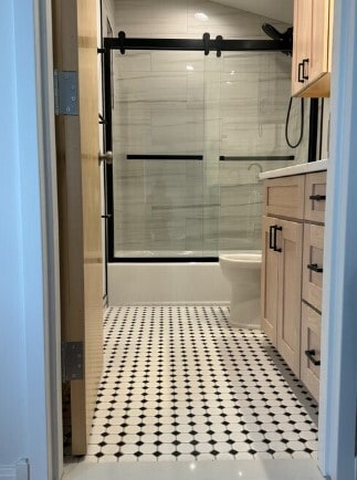 Bathroom with sliding door and radiant tiles - 441 New York Ave