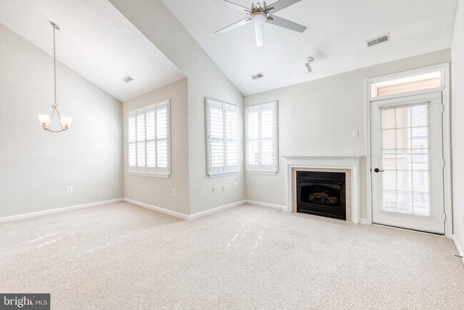 Building Photo - 400 Symphony Cir