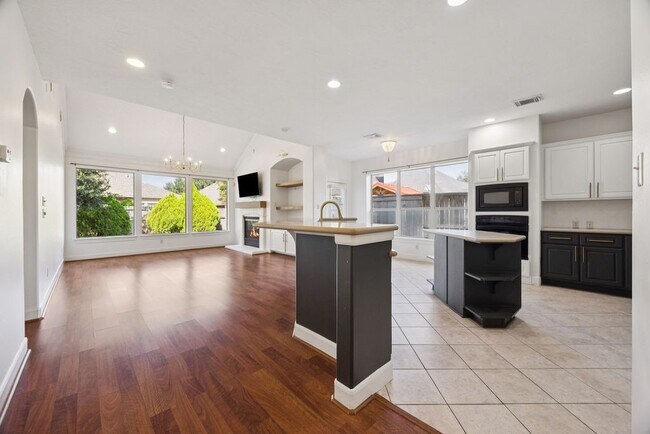 Building Photo - 6615 Redberry Glen Ln