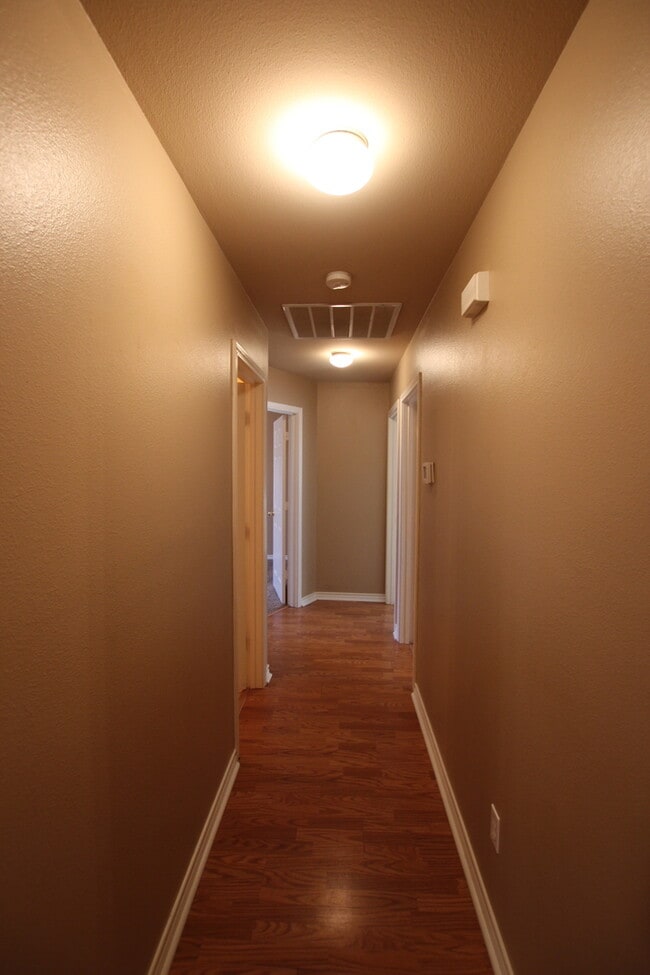 Building Photo - Coming Soon! 3 Bedroom in Flint!