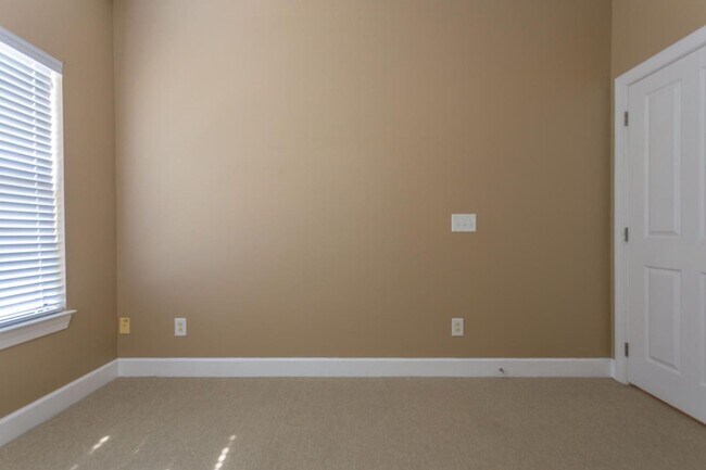 Building Photo - 114 Haven Cir