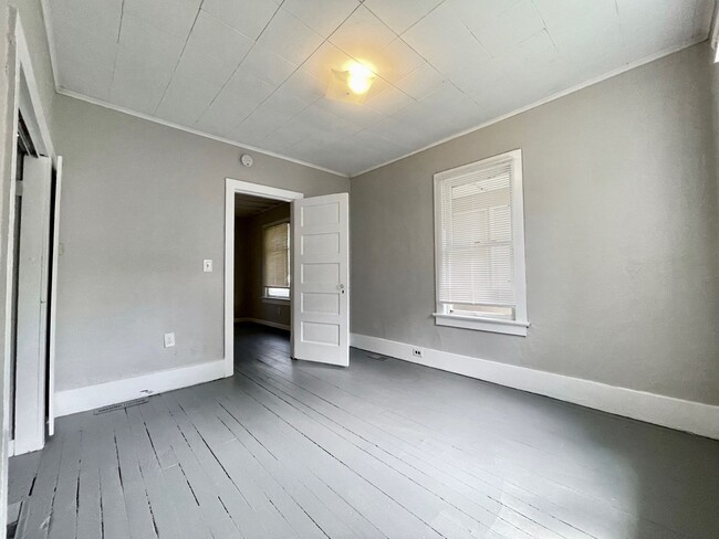 Building Photo - 3201 5th St