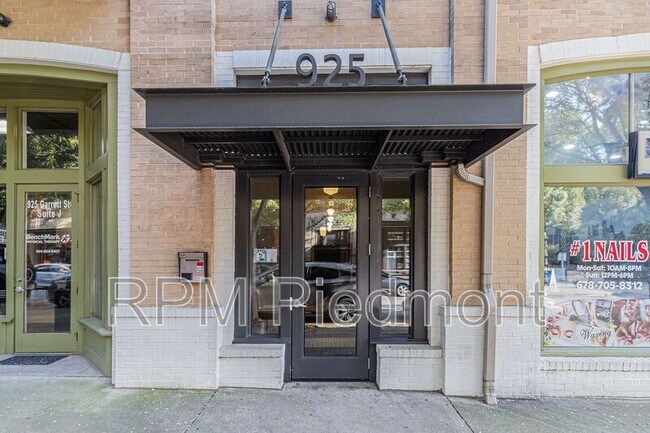 Building Photo - 925 Garrett St