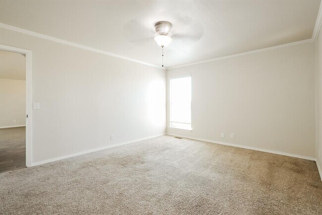 Building Photo - 725 Lapwing Rd