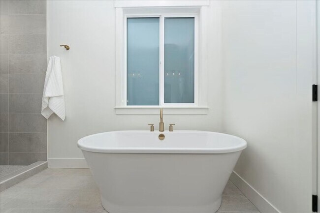 Building Photo - Brand new home stunning Valor Estates in Kuna