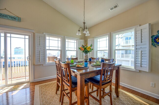 Building Photo - 3279 Island Dr