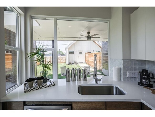 Building Photo - 1902 New York Ave